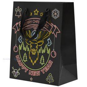 Melns papīra maiss ar brieža galvas apdruku ar lentes rokturiem  18+10x23cm
